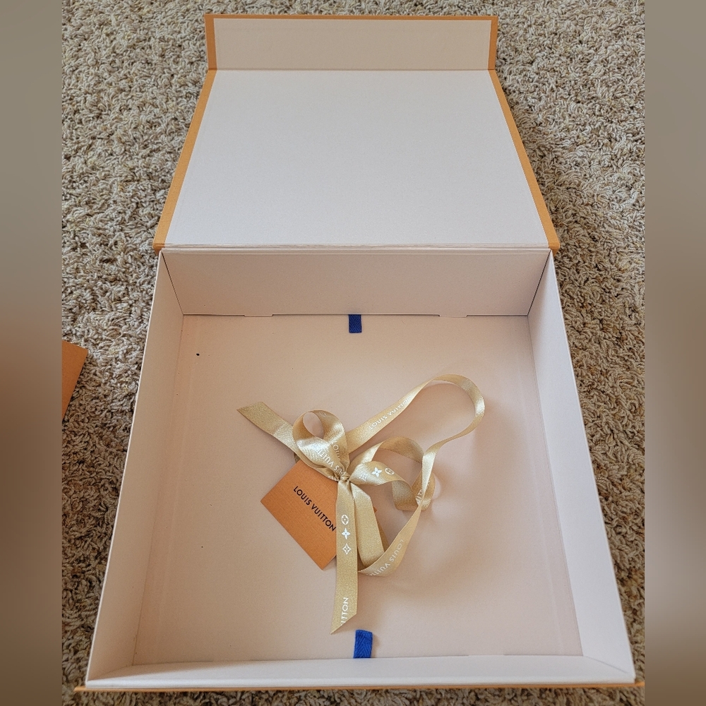 Authentic Louis Vuitton Speedy Box, Gift Bag And Ribbon! 15x14 - Picture 4 of 7